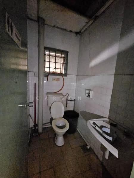 Terrace Factory for Sale in Masai (Johor) - Carson . - Bathroom - PropertyGuru.com.my