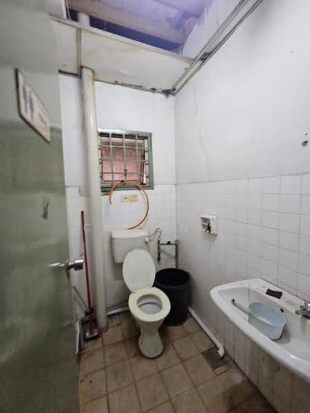 Terrace Factory for Sale in Masai (Johor) - Carson . - Bathroom - PropertyGuru.com.my