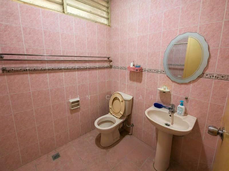 Rumah Berkembar untuk Dijual di Jelutong (Penang) - Jin Chuah - Bathroom - PropertyGuru.com.my