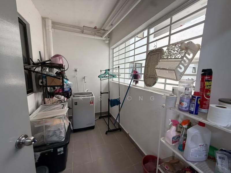 Kondominium untuk Dijual di Avia Plus, Bandar Country Homes - Tris Jong - Balcony - PropertyGuru.com.my