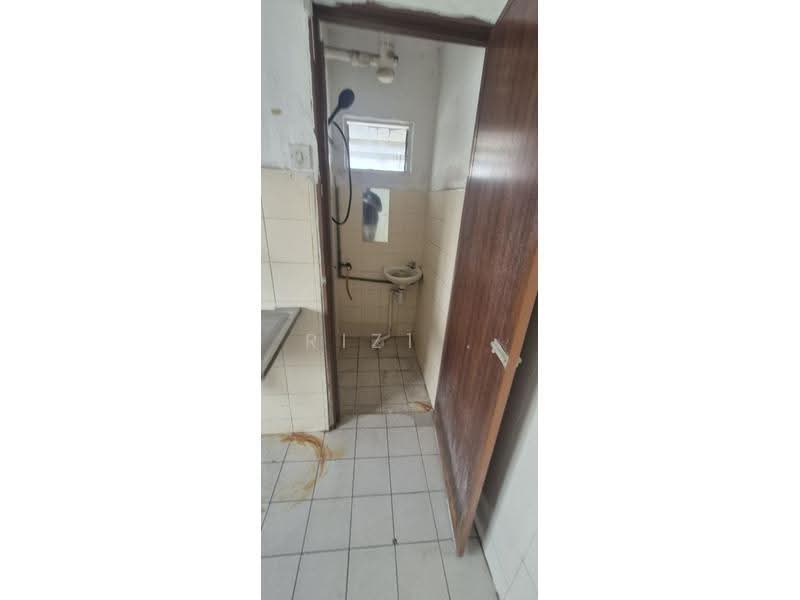 Flat for Sale at Sri Shamelin - RIZ1 . - Bathroom - PropertyGuru.com.my