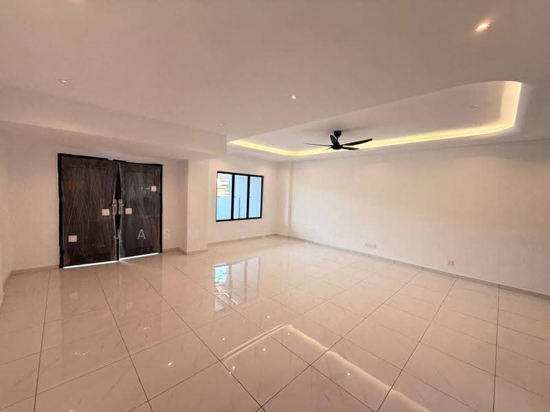 Rumah Teres 2-Tingkat untuk Dijual di Mutiara Rini (Skudai) - Jasmine Chiew - Living Room - PropertyGuru.com.my