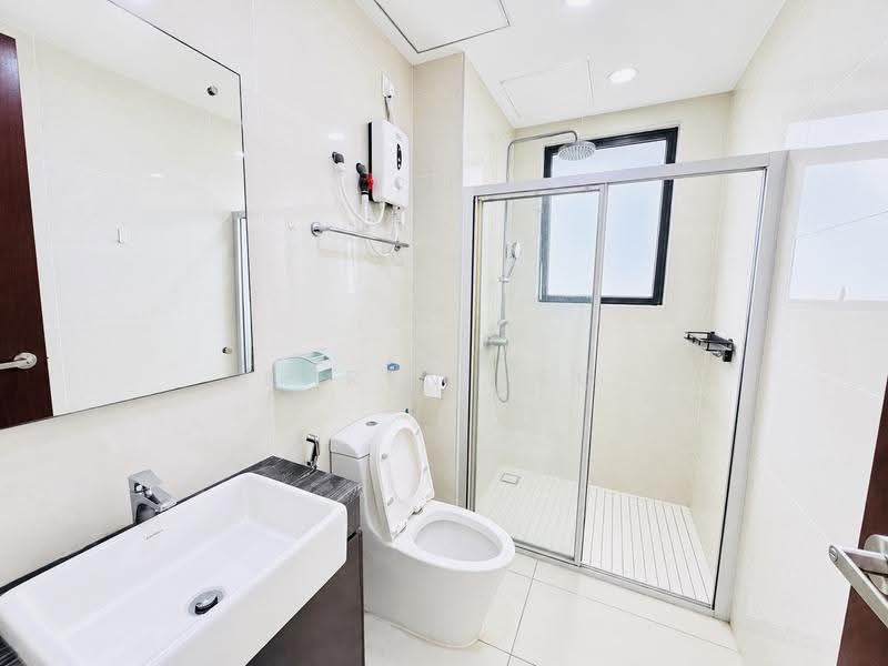 Condominium for Rent at Royal Strand @ Country Garden Danga Bay - Karen Yeo - Bathroom - PropertyGuru.com.my