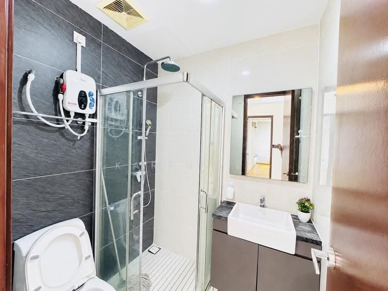 Condominium for Rent at Royal Strand @ Country Garden Danga Bay - Karen Yeo - Bathroom - PropertyGuru.com.my