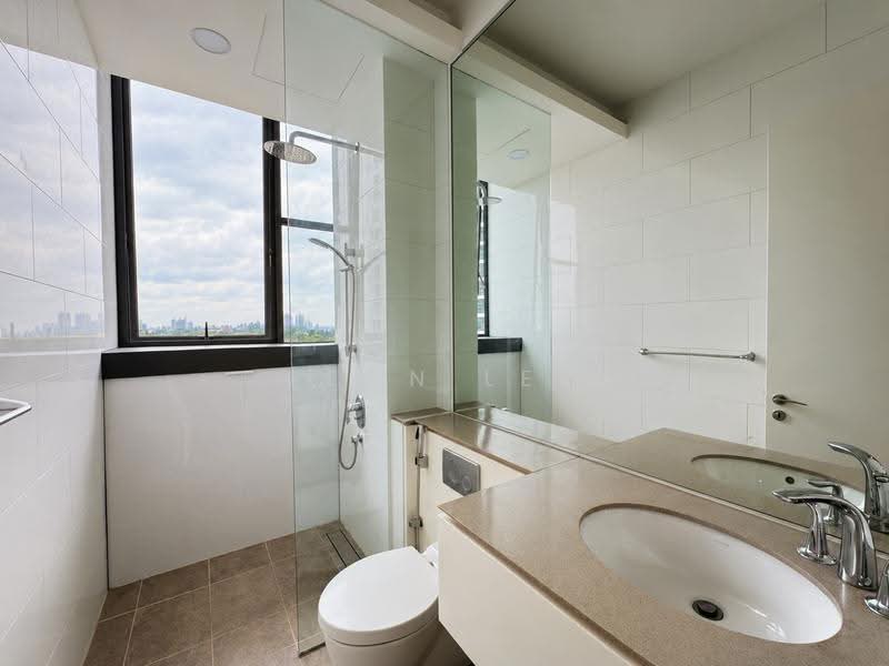 Kediaman Servis untuk Dijual di Senada Residence @ KLGCC Resort - Leon Lee - Bathroom - PropertyGuru.com.my