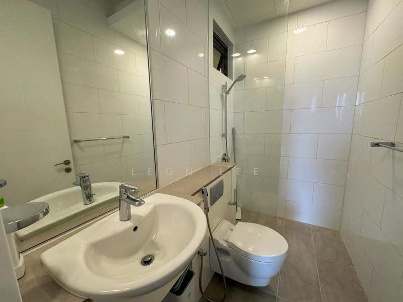 Kediaman Servis untuk Dijual di Senada Residence @ KLGCC Resort - Leon Lee - Bathroom - PropertyGuru.com.my