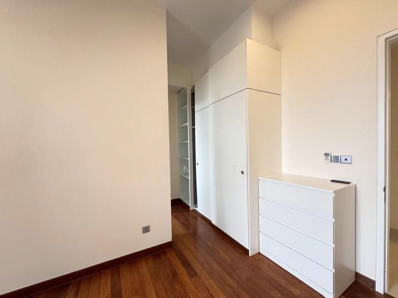 Kediaman Servis untuk Dijual di Senada Residence @ KLGCC Resort - Leon Lee - Bedroom - PropertyGuru.com.my