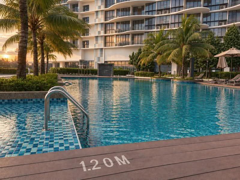 Kediaman Servis untuk Dijual di Senada Residence @ KLGCC Resort - Leon Lee - Pool - PropertyGuru.com.my