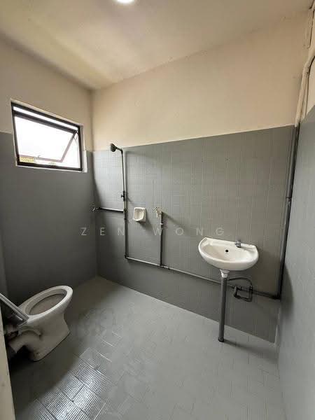 Flat for Sale at Bandar Selesa Jaya - Zen Wong - Bathroom - PropertyGuru.com.my