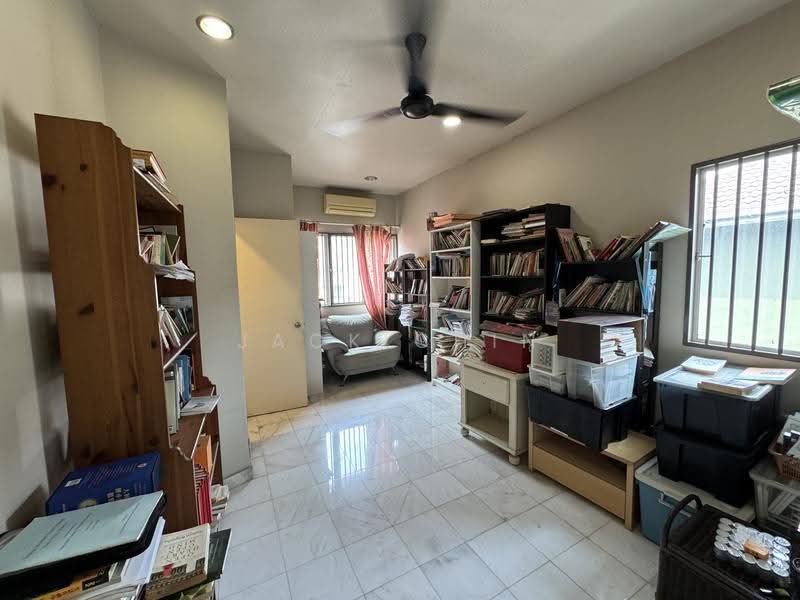 Rumah Teres 2-Tingkat untuk Dijual di Petaling Jaya (Selangor) - Jack Chin - Study - PropertyGuru.com.my