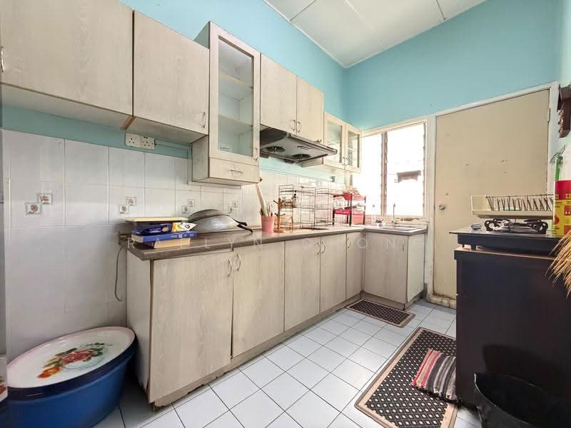 Rumah Teres 1-Tingkat untuk Dijual di Bandar Tun Hussein Onn (Cheras) - Raelyn Chong - Kitchen - PropertyGuru.com.my
