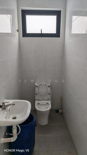 Rumah Berkembar untuk Disewa di Bandar Seri Coalfields (Sungai Buloh) - Yew Long Woi - Bathroom - PropertyGuru.com.my
