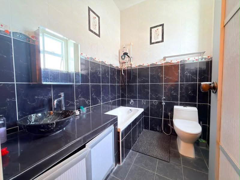 Semi-Detached House for Sale in Iskandar Puteri (Nusajaya) (Johor) - Cony Ong - Bathroom - PropertyGuru.com.my