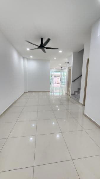 3-storey Terraced House for Rent in Puchong (Selangor) - Shermaine Chan - Living Room - PropertyGuru.com.my