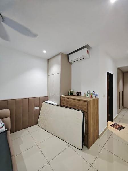 Kediaman Servis untuk Dijual di Veranda Residence - Eric Tan - Bedroom - PropertyGuru.com.my