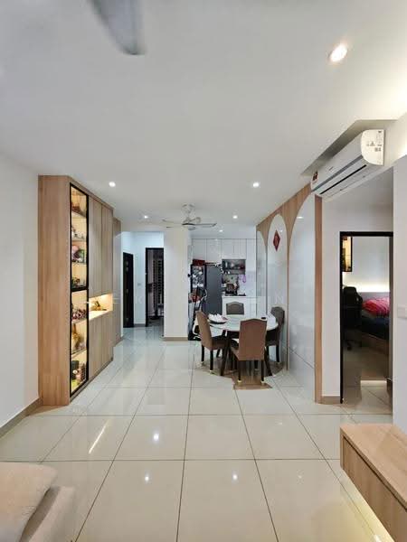 Kediaman Servis untuk Dijual di Veranda Residence - Eric Tan - Living Room - PropertyGuru.com.my