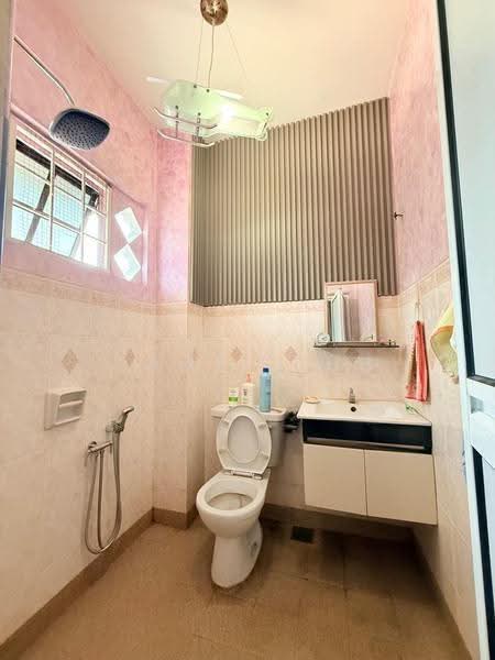 Rumah Teres 2-Tingkat untuk Dijual di Taman Wawasan (Puchong) - Amy Lim - Bathroom - PropertyGuru.com.my