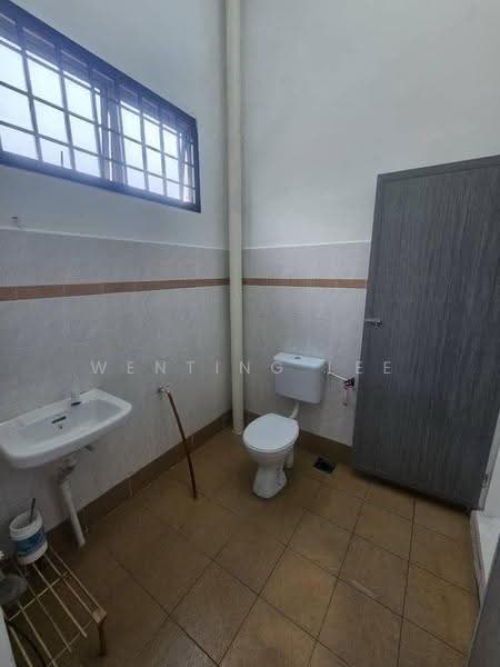 2-storey Terraced House for Sale in Taman Pulai Utama (Skudai) - Wenting Lee - Bathroom - PropertyGuru.com.my