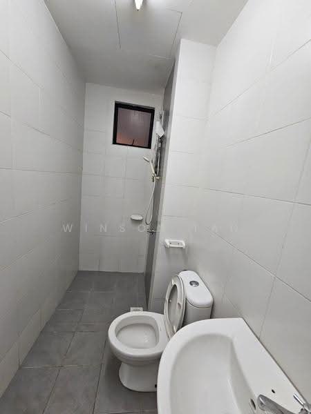 Kediaman Servis untuk Dijual di Jentayu Residensi @ Tampoi - Winson Tan - Bathroom - PropertyGuru.com.my
