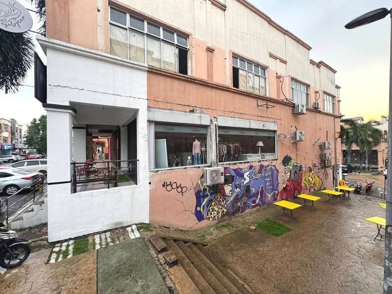 Shop / Office for Sale in Taman Prima Saujana (Kajang) - Aimi Mahirah - Exterior - PropertyGuru.com.my