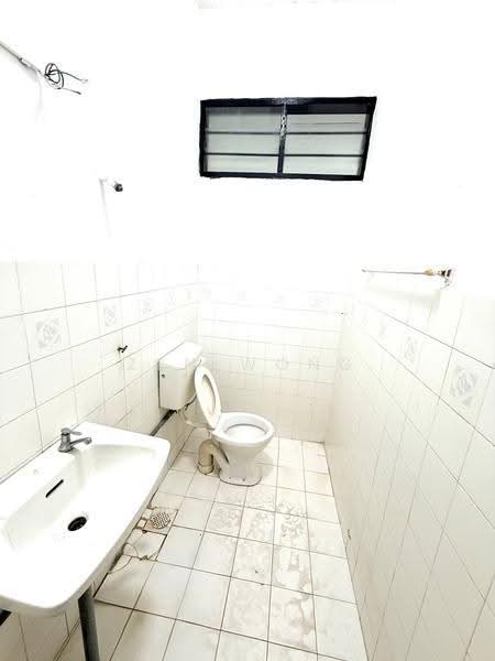 Rumah Teres 1-Tingkat untuk Dijual di Taman Sri Tengah (Kluang) - Zen Wong - Bathroom - PropertyGuru.com.my