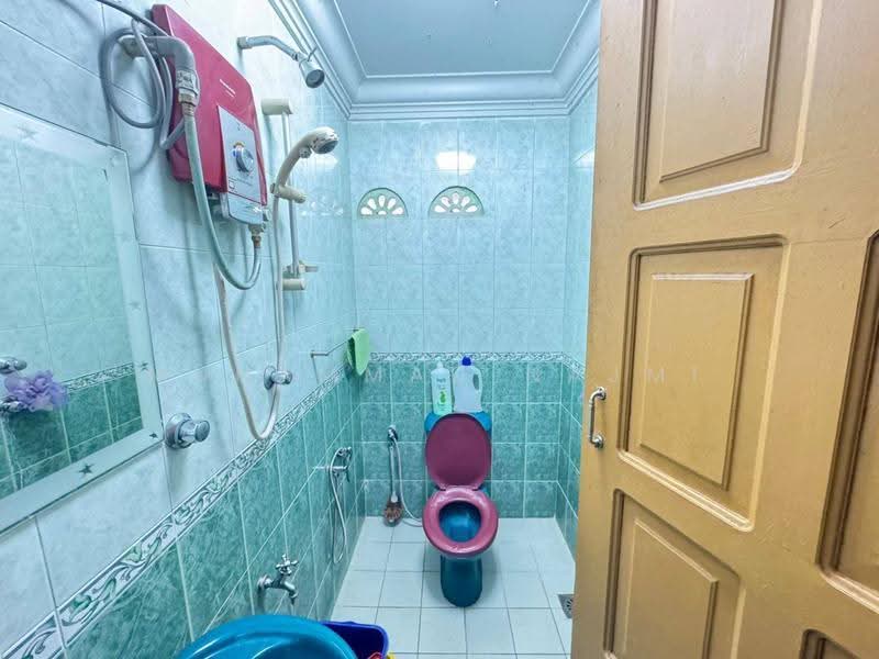 Bungalow House untuk Dijual di Kemaman (Terengganu) - Muhammad Najmi - Bathroom - PropertyGuru.com.my