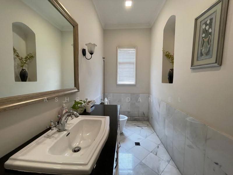 Bungalow House for Sale in SS19 (Subang Jaya) - Ashraff Daniel - Bathroom - PropertyGuru.com.my