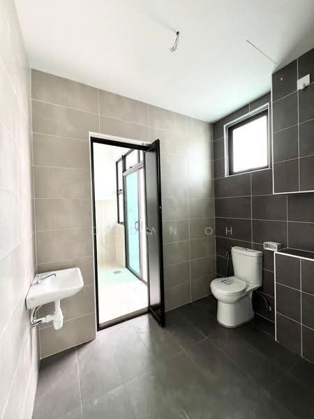 Rumah Teres 2-Tingkat untuk Dijual di Bandar Dato Onn (Tebrau) - Jordan Oh - Bathroom - PropertyGuru.com.my