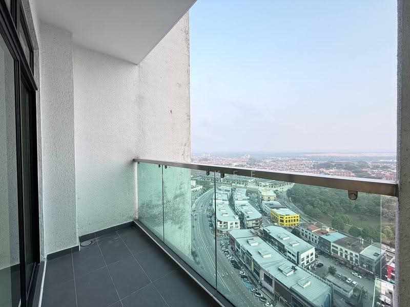 Kediaman Servis untuk Dijual di Sky Loft Premium Suites - Kym Kee - Balcony - PropertyGuru.com.my