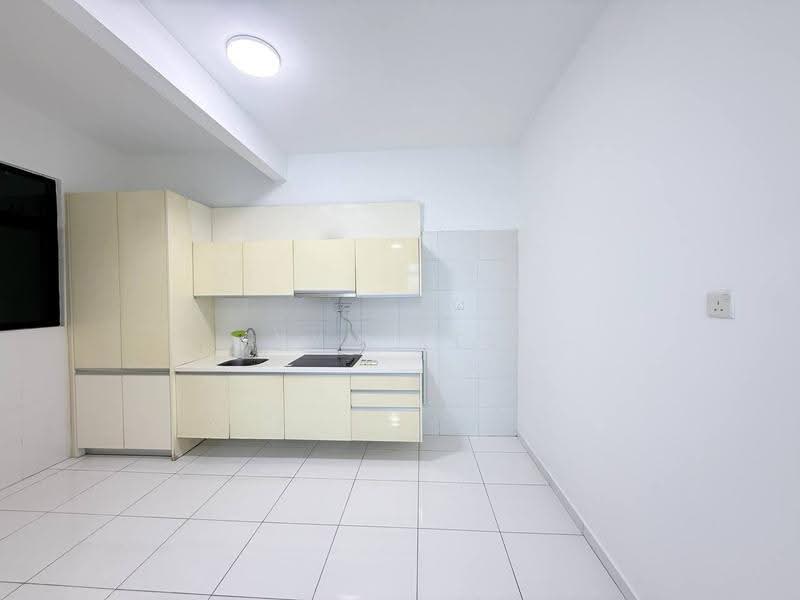 Kediaman Servis untuk Dijual di Sky Loft Premium Suites - Kym Kee - Kitchen - PropertyGuru.com.my