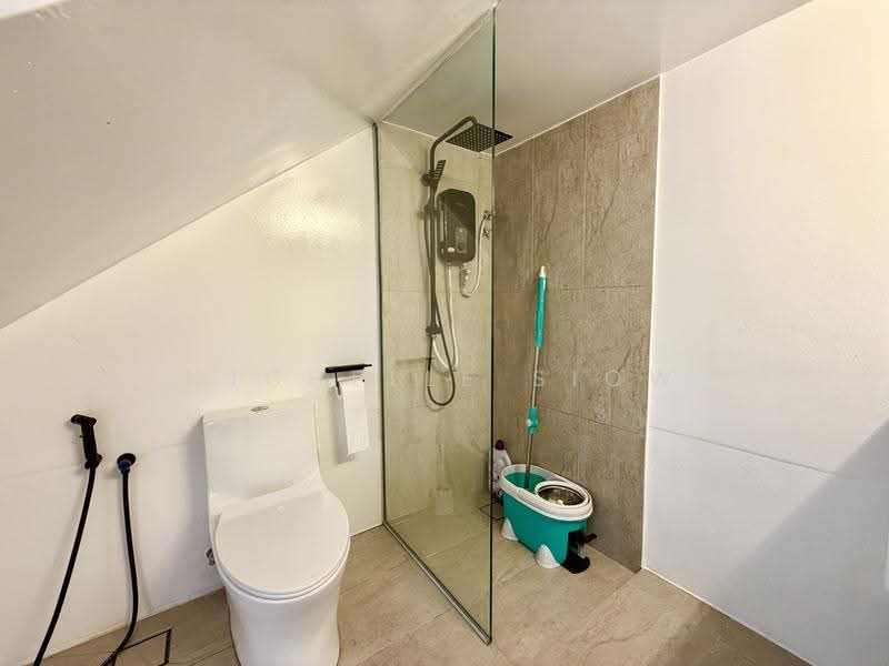 Semi-Detached House for Sale in Taman United (Jalan Klang Lama (Old Klang Road)) - Michelle Siow - Bathroom - PropertyGuru.com.my
