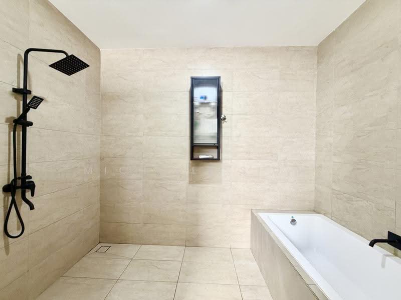 Semi-Detached House for Sale in Taman United (Jalan Klang Lama (Old Klang Road)) - Michelle Siow - Bathroom - PropertyGuru.com.my