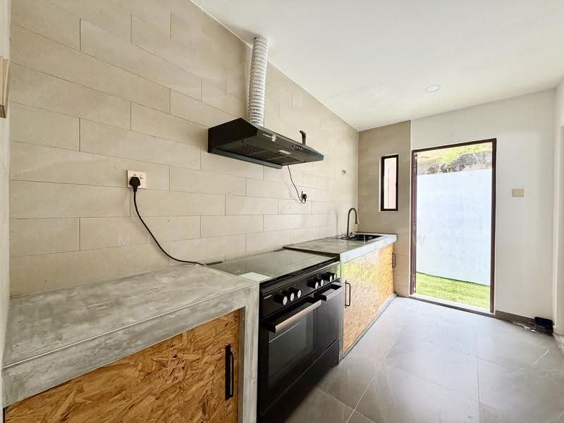 Semi-Detached House for Sale in Taman United (Jalan Klang Lama (Old Klang Road)) - Michelle Siow - Kitchen - PropertyGuru.com.my