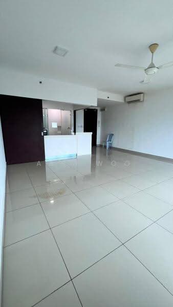 Kediaman Servis untuk Disewa di Trefoil @ Setia City - Abby Woo - Living Room - PropertyGuru.com.my