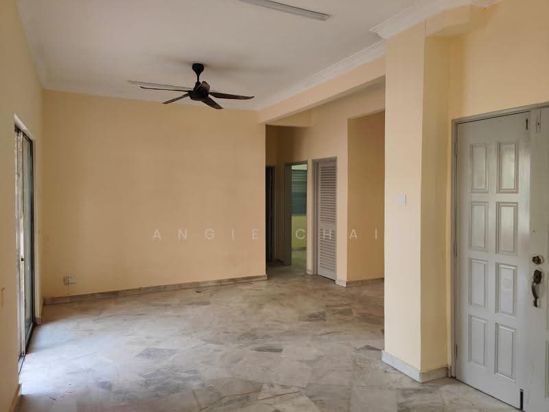 2-storey Terraced House for Sale in SS1 (Petaling Jaya) - Angie Chai - Living Room - PropertyGuru.com.my