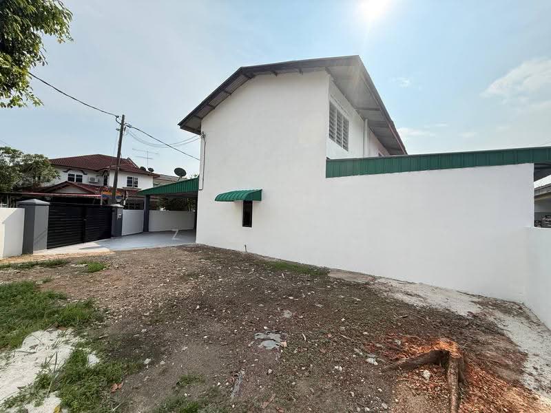2-storey Terraced House for Sale in Taman Sri Wangsa (Batu Pahat) - Zen Wong - Exterior - PropertyGuru.com.my