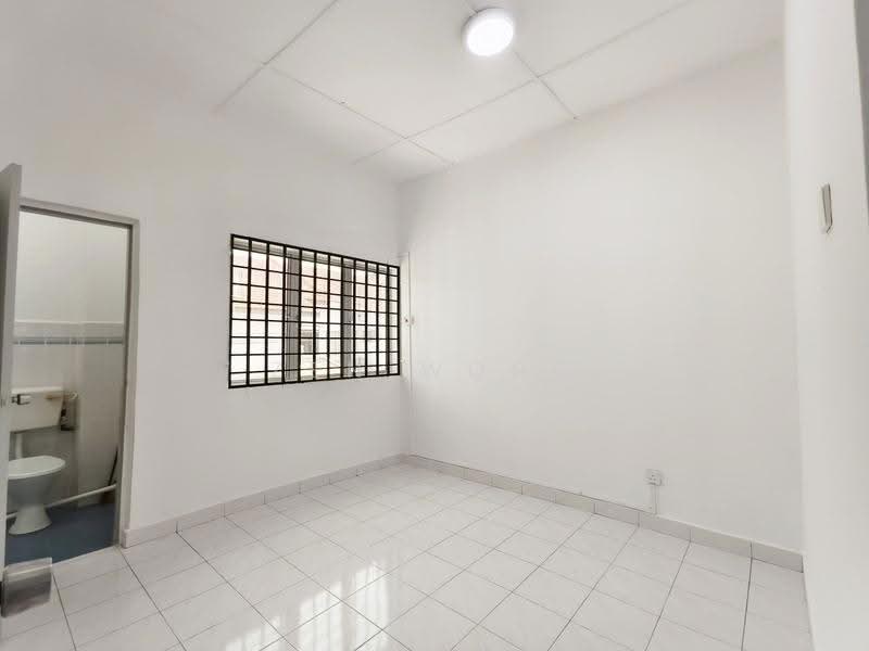 Rumah Teres 2-Tingkat untuk Dijual di Bandar Selesa Jaya (Skudai) - Zen Wong - Bathroom - PropertyGuru.com.my
