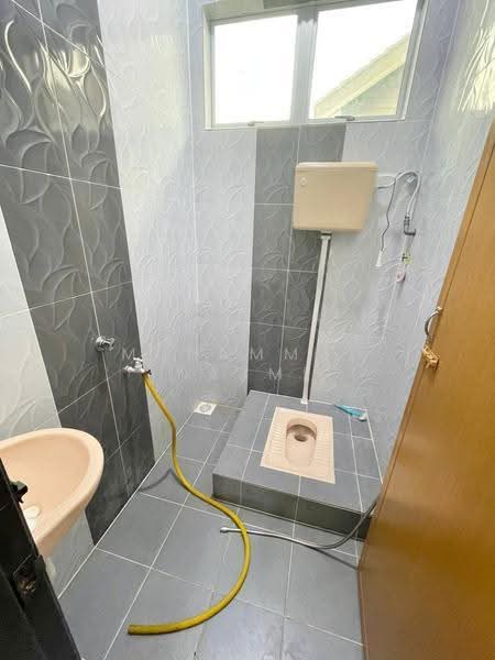 Rumah Berkembar untuk Dijual di Kampung Nyior (Kuala Paka) - Muhammad Najmi - Bathroom - PropertyGuru.com.my