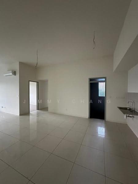 Kediaman Servis untuk Dijual di Emerald 9 - Jimmy Chang - Living Room - PropertyGuru.com.my