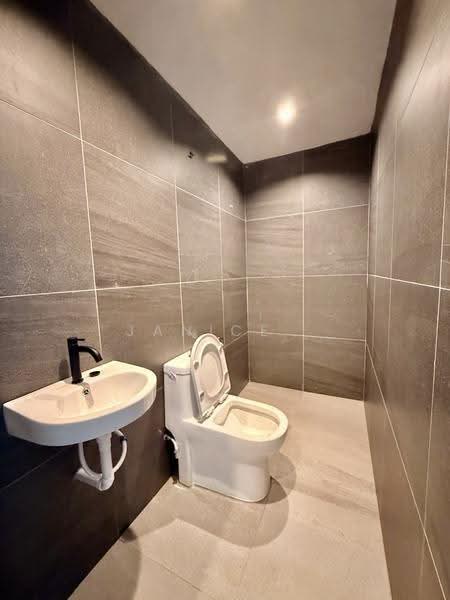 Rumah Teres 2-Tingkat untuk Dijual di Taman Mutiara Rini (Skudai) - Janice . - Bathroom - PropertyGuru.com.my