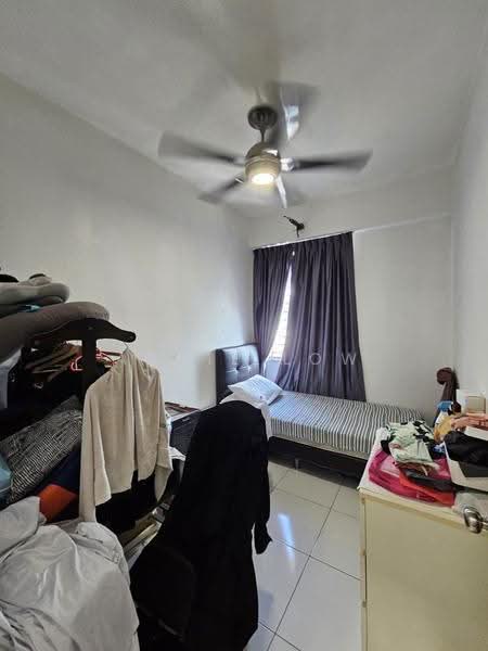 Kediaman Servis untuk Dijual di Sky Gardens Residences - Annie Low - Bedroom - PropertyGuru.com.my