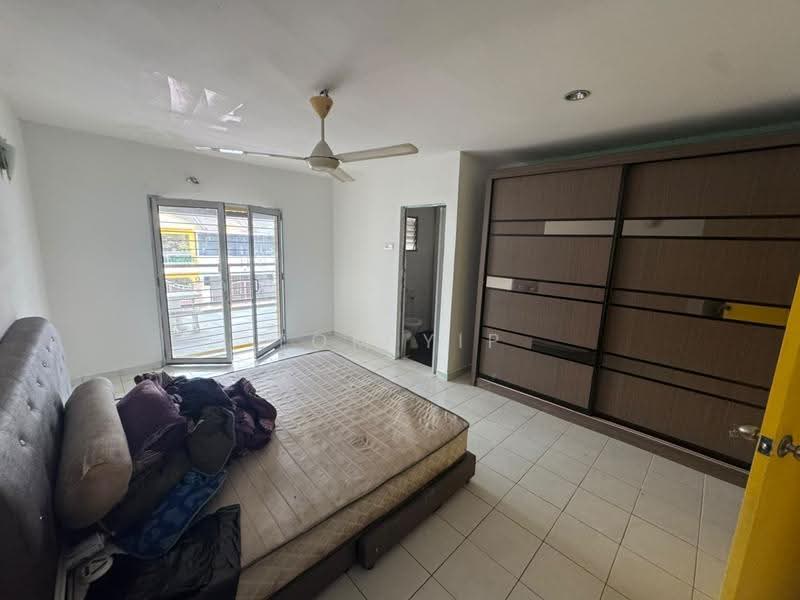 Terraced House for Sale in Bandar Country Homes (Rawang) - Tom Yip - Bedroom - PropertyGuru.com.my