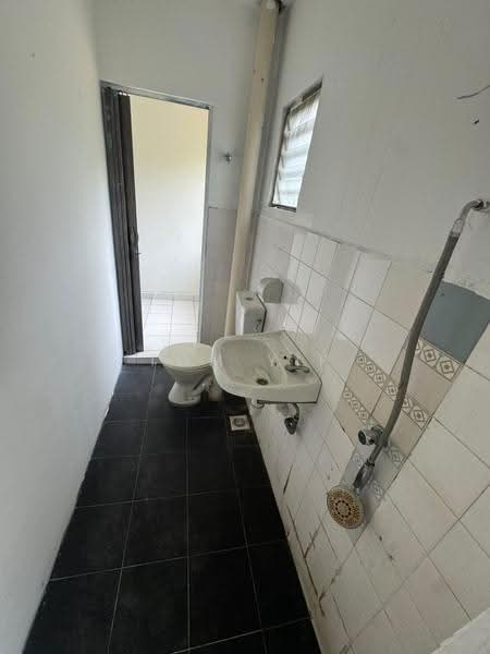 Terraced House for Sale in Bandar Country Homes (Rawang) - Tom Yip - Bathroom - PropertyGuru.com.my