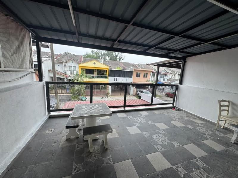 Terraced House for Sale in Bandar Country Homes (Rawang) - Tom Yip - Balcony - PropertyGuru.com.my