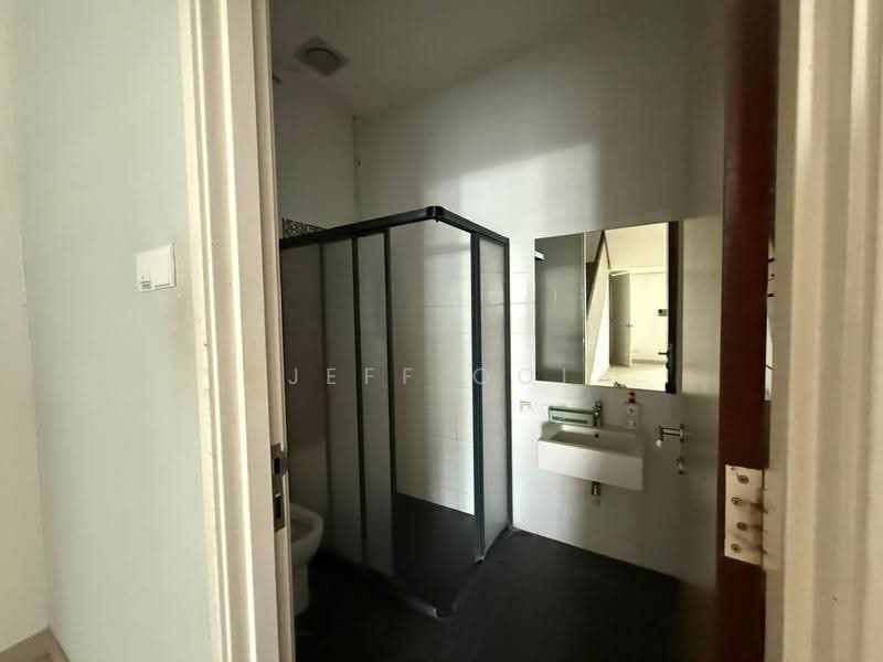 Rumah Teres 3-Tingkat untuk Dijual di Tanjung Bungah (Penang) - Jeff Ooi - Bathroom - PropertyGuru.com.my