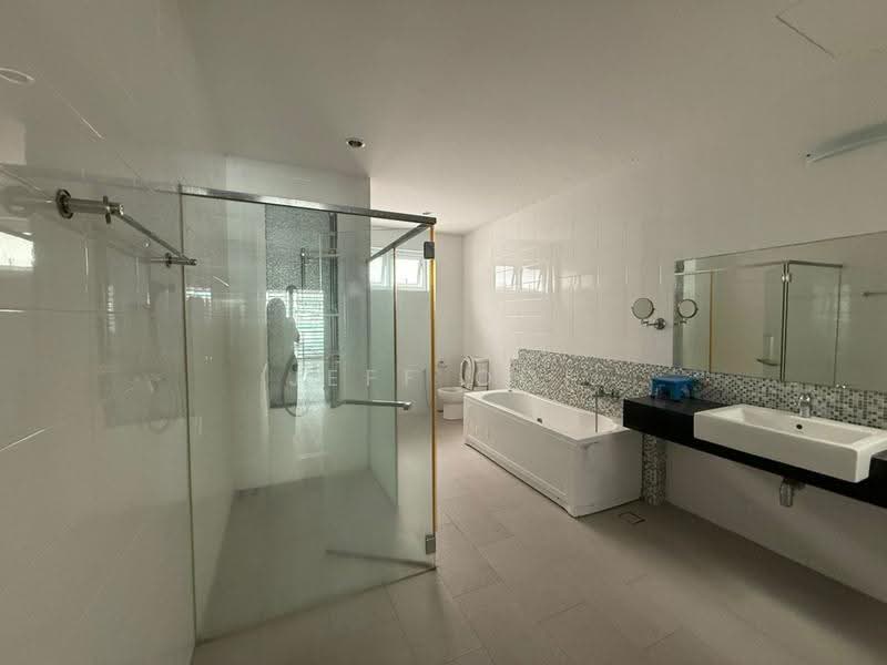 Rumah Teres 3-Tingkat untuk Dijual di Tanjung Bungah (Penang) - Jeff Ooi - Bathroom - PropertyGuru.com.my