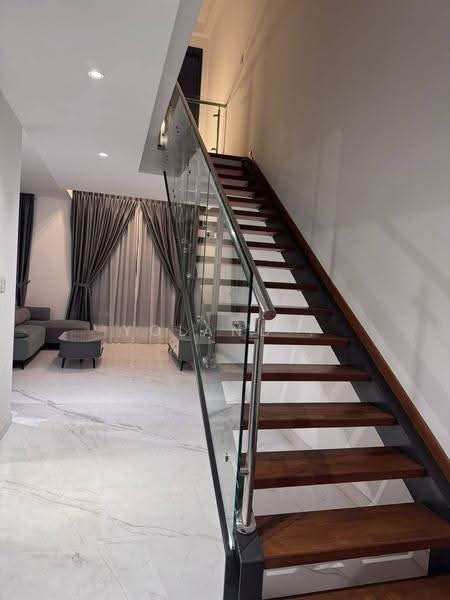 Kediaman Servis untuk Disewa di Setia Sky 88 - Yoland . - Living Room - PropertyGuru.com.my