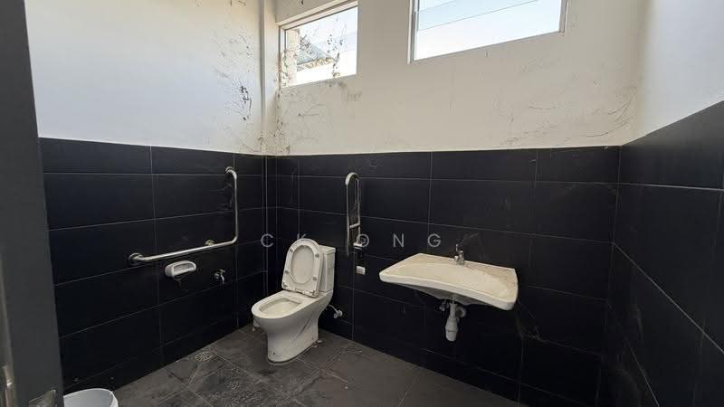 Kilang untuk Disewa di Batu Kawan (Penang) - CK Ong - Bathroom - PropertyGuru.com.my