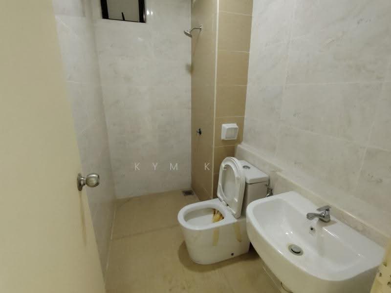 Service Residence for Sale at D'Summit Residences - Kym Kee - Bathroom - PropertyGuru.com.my