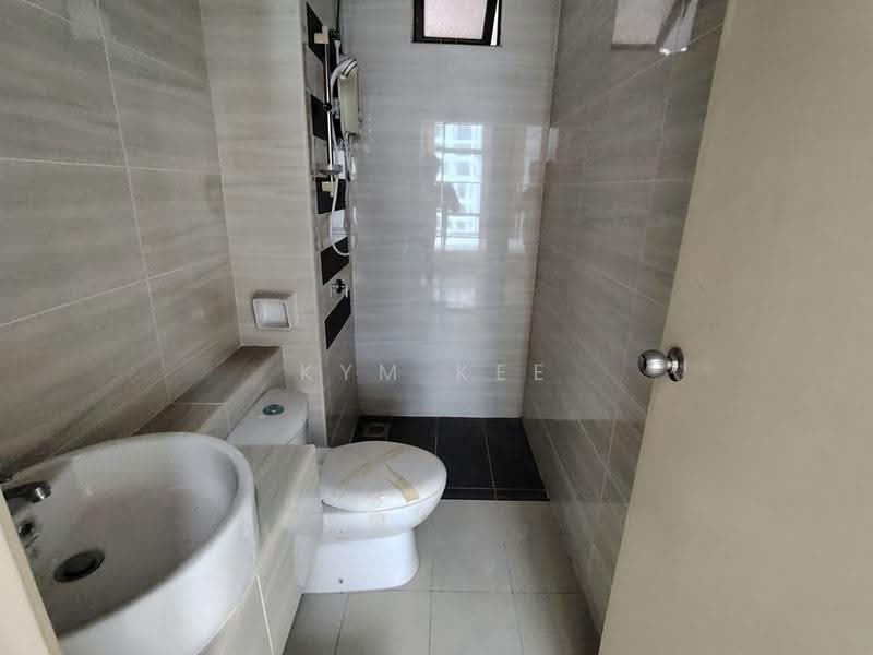 Service Residence for Sale at D'Summit Residences - Kym Kee - Bathroom - PropertyGuru.com.my
